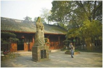 和李德裕游汉州房公湖二首
