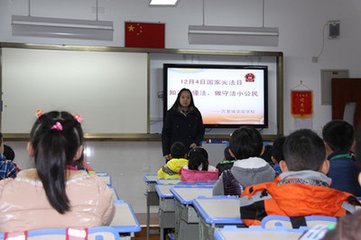 陪宪法节饮见易亭及万里楼和韵二首