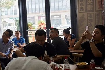 七月三日亭午已后较热退晚加小凉稳睡…呈元二十一曹长