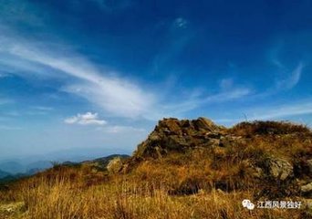 休日登千峰榭遇大风雨气象甚伟