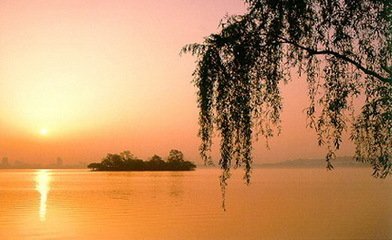春题湖上