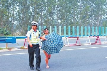 秦系顷以家事获谤因出旧山每荷观察崔公见知…诗以赠之