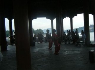 满江红（郡集观舞）