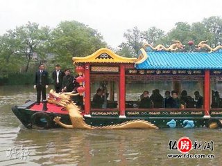 西湖泛舟呈运使学士张掞