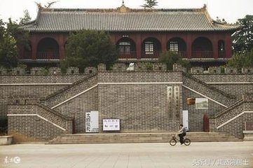 赠西邻卢少府