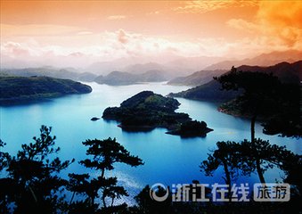 剡山夜月（一题剡溪舟行）