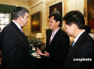正夜侍宴应诏（《英华》作正月望夜上阳宫侍宴应制）