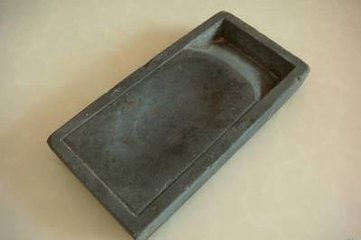 张作诗送砚反剑乃和其诗卒以剑归之