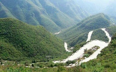 游卧龙山
