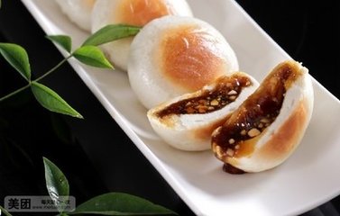 赠蜀府将（蛮入成都，频著功劳）