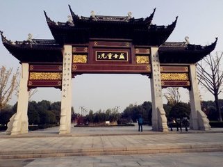顾十二况左迁过韦苏州，房杭州，韦睦州，三