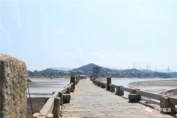 子遹调官得永平钱监待次甚远寄诗宽其意盖将