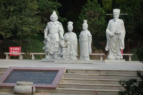 巴陵寄李二户部、张十四礼部（时贬岳州司马）