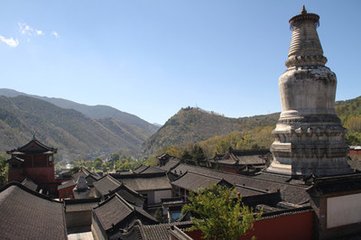 游龙门诗十二首·利涉塔院