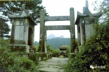 北山园山石形势卖盗夜半择其尤者窃去累日怀