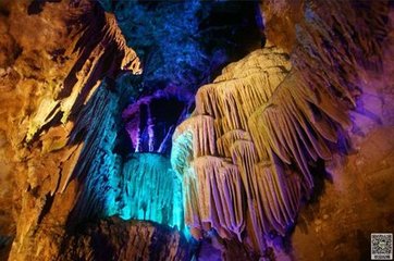 临江仙　风水洞作