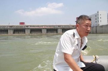 和令狐相公晚泛汉江书怀寄洋州崔侍郎阆州高舍人二曹长