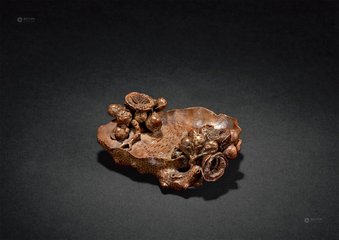 和耿天骘以竹冠见赠四首