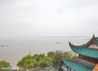 武陵田太守席送司马卢溪