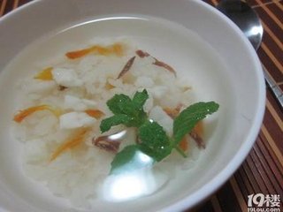 登湖州销暑楼