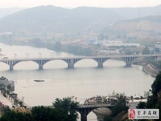 行次盐亭县聊题四韵奉简严遂州蓬州两使君咨议诸昆季