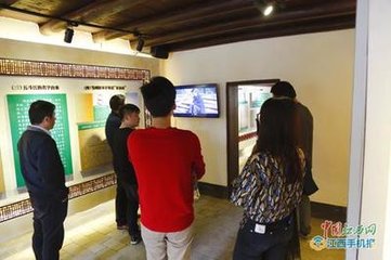 居魏岁馀未尝见江乡故人今无悔如雄过此相见