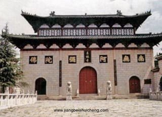 夜泊庐江，闻故人在东寺，以诗寄之