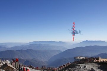 小山之南作曲栏石磴缭绕如栈道戏作二篇