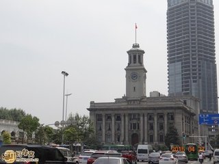 和职方殷郎中留滞江汉初至南宫，呈诸公并见