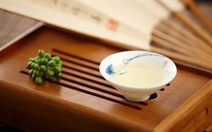 浣溪沙（以贡茶、沈水为扬齐伯寿）