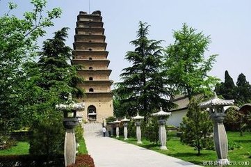 游长安诸寺联句。永安坊永寿寺。闲中好