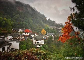 题齐云山石室壁