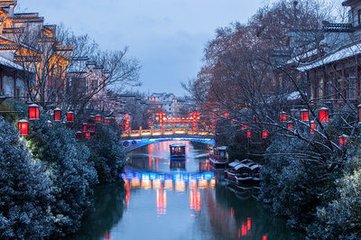 舣舟秦淮雪中访侍其瑀