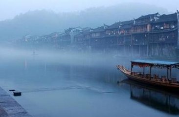 省中春晚忽忆江南旧居戏书所怀因寄两浙亲故杂言