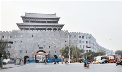 河南崔尹即安喜从兄宜于室家四十馀岁…因成绝句
