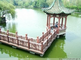 二月十九日席上赋四首