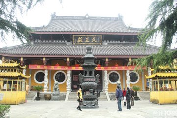 游雪窦杖锡七首·隐潭