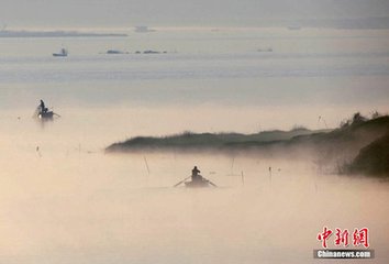 湖上观柳偶记龙泉先生勾春柳一丝之句感而有