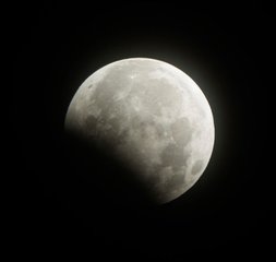 题玉川月蚀诗后