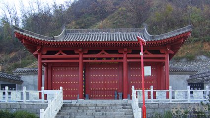 夜投丰德寺谒海上人（一作卢纶诗）