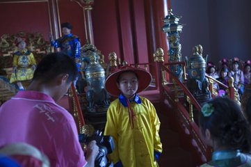 恩门小谏雨中乞菊栽