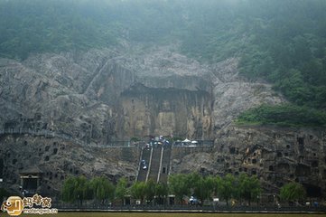 送薛十九丈授将作主簿，分司东都，赋得春草
