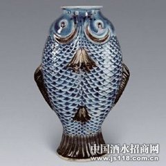 答窦二曹长留酒还榼