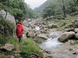 苏十三瞻登玉泉寺峰入寺中见赠作