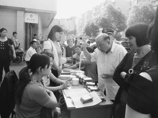 同袁通判游越中三首·赵节使稽山门外花园