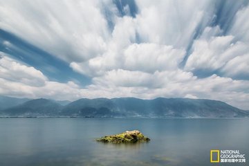 八窗叔用前韵相寄时留村舍和以谢之