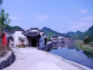 题胡氏溪亭