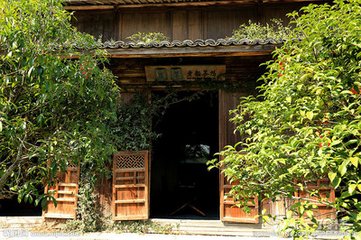题张景召簿尉梅墅并饯入南