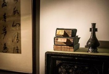 砌下两修竹