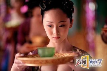 菩萨蛮·黄昏曾见凌波步